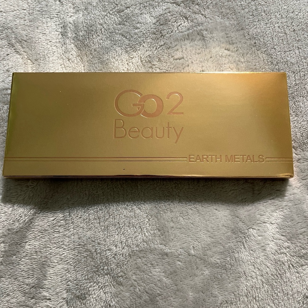 GO2 Beauty Earth Metals Palette Eye Shadow NEW